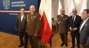 Oławianie z medalami Stulecia Odzyskanej Niepodległości