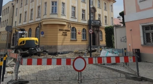 Do Komendy Policji jedynie przez Plac Starozamkowy