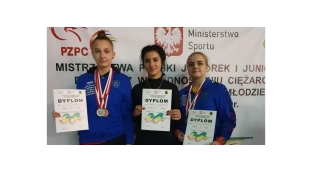 Zawodniczki LKS Polwicy Wierzbno z medalami