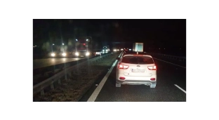 Zatrzymał samochód na środku autostrady. Mężczyzna trafił do szpitala