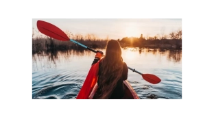 Lubisz sporty wodne? Zapisz się na spływ kajakowy