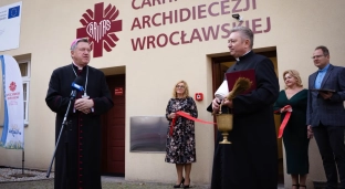 Nowoczesny Caritas w Oławie: wsparcie medyczne i społeczne