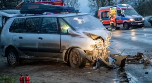 Nie dostosował prędkości. Zjechał na przeciwległy pas