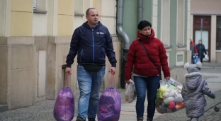 Przyjdź i pomóż w segregacji odzieży