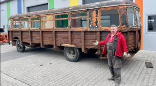 Ten karawan zbiorowy trafił do Oławy. Będzie mobilnym muzeum zabawek!