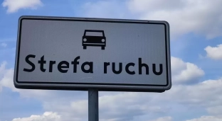 Jakie przepisy obowiązują w strefie ruchu?