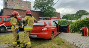 Subaru uderzyło w mur