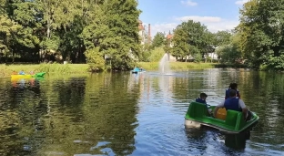 Atrakcje wodne w parku miejskim