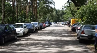 Policja przypomina: Nie parkuj w okolicach stawu w Jelczu-Laskowicach