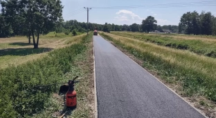 Na nowej ścieżce rowerowej kładą asfalt