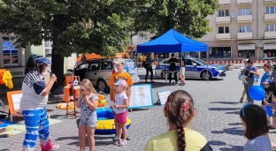 Policjanci przypominali o bezpieczeństwie