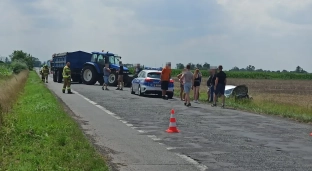 Samochód osobowy zderzył się z ciągnikiem rolniczym. Sprawę rozstrzygnie sąd