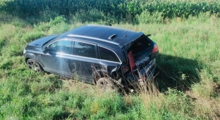 Samochodem ciężarowym w osobówkę. Jedna osoba trafiła do szpitala