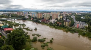 Starosta wydał decyzję. Rozpoczęto przygotowania do ewakuacji. Mieszkańcy budują wały!