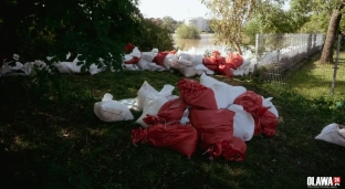 Jest przesiąk, woda przelewa się przez jezdnię. Rybacka zostaje zamknięta