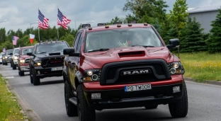 Amerykańskie Dodge opanowały Jelcz-Laskowice