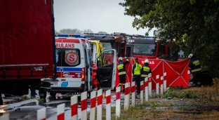 Kierowca stracił panowanie nad pojazdem. Ustalane są okoliczności tragicznego wypadku