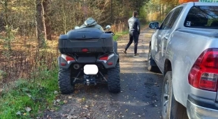 Jechał quadem po lesie. Sporo go to kosztowało