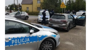 Potrącił policjanta i uciekł