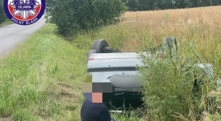 Dachował, mając 4 promile we krwi! Siedział i czekał na policję