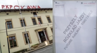 Tajemniczy "przyszły rozkład jazdy" na dworcu PKP