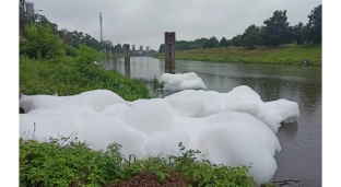 Chemicy nad Odrą, nieznana substancja w rzece