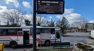 Już jest pierwsza elektroniczna tablica z rozkładem jazdy