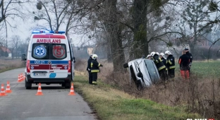 Pijany kierowca wjechał do rowu [ZDJĘCIA]