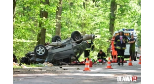 Dachowanie za Janikowem. Trzy osoby trafiły do szpitala