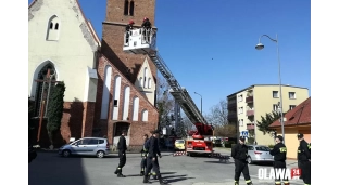 Ćwiczenia strażaków na oławskim Rynku