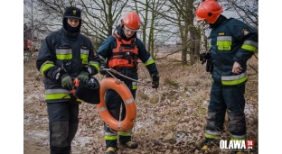 Ćwiczyli jak ratować na lodzie