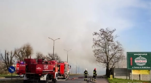 Duży pożar papieru przy fabryce na Portowej