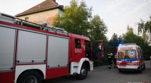 Wybuch gazu na Wilczej. Lokator i policjanci w szpitalu