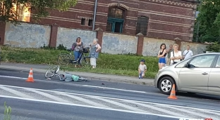 Wjechał na pasy, został potrącony