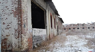 Przekazano plac budowy w dawnych koszarach. Powstaną 3-poziomowe mieszkania