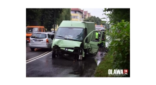 Kierujący peugeotem wjechał w słup