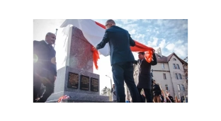 Z błędami na pomniku. Tablice zostały zmienione