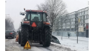 Zderzyły się dwa samochody. Utrudnienia na Oławskiej