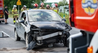 Zderzenie samochodów w Marcinkowicach. Droga zablokowana