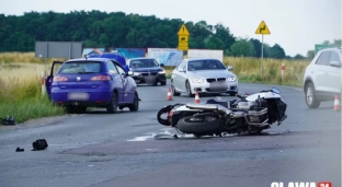 Wypadek z udziałem motocyklisty. Droga zablokowana