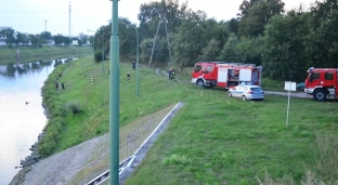 Akcja ratunkowa nad Odrą. Z rzeki wyłowiono nieprzytomnego mężczyznę