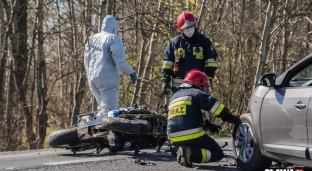 Motocyklista zderzył się z osobówką