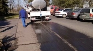 Trwają próby beczkowozu. Będzie dezynfekował drogi