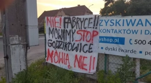 Nie chcemy być wioską rakową! W akcie protestu rozwieszają hasła na płotach