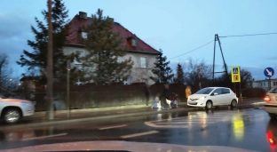 Potrącenie na przejściu. Mężczyzna trafił do szpitala