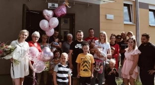 Gorące powitanie przez rodzinę i znajomych. Tosia jest już w domu