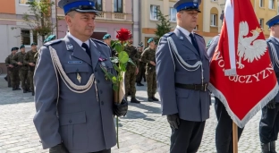 Komendant i sztandar policyjny odznaczeni