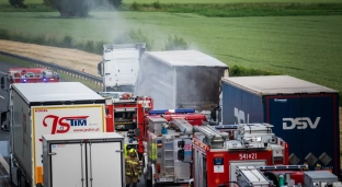 Pożar ciężarówki na A4. Spore utrudnienia