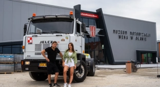 Zabytkowym Jelczem do Nazaré. Chcą pokonać blisko 10 000 kilometrów