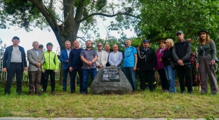 Pamiętają o powodzi tysiąclecia. Odsłonili kamień powodziowy